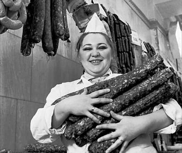 Фото №5 - Вспоминаем дефицитные деликатесы, которые в СССР «выбрасывали» на прилавки к 7 Ноября