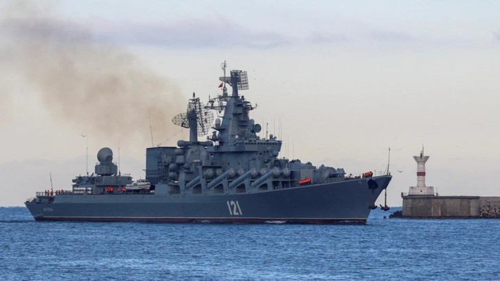 Что надо знать о флагманском крейсере «Москва», на котором сегодня произошел пожар