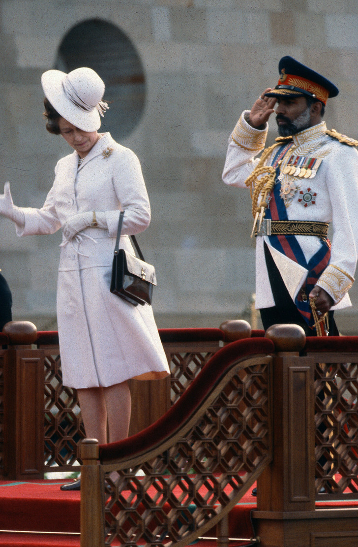 20 редких фотографий Елизаветы II, на которых королева предстает не такой, какой мы привыкли ее видеть
