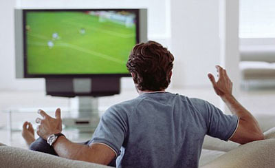 почему мужчины любят смотреть футбол по телевизору